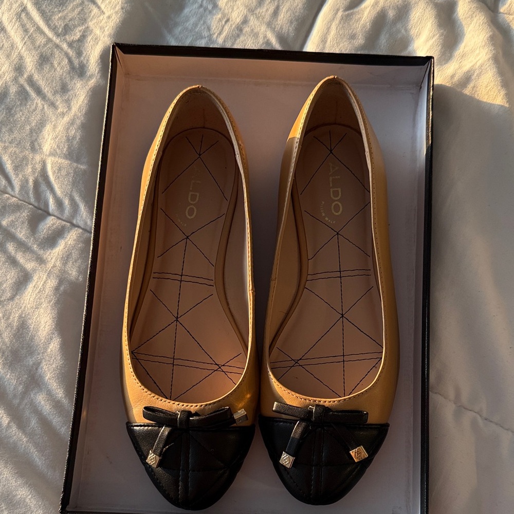 ALDO Black and Tan Bow Flats / Aldo Ballerinas